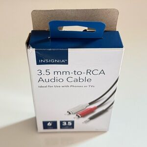 Insignia 6' 3.5 mm to Stereo Audio RCA
Cable - Black